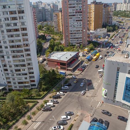 Apartment In 2 Min From Poznyaky Metro Station Kyiv Exterior photo